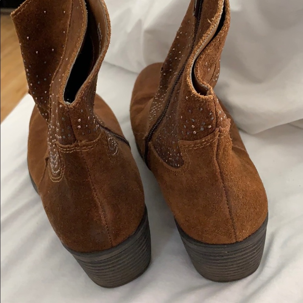 Boots - Picture 3 of 4